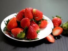 胃热能吃草莓吗?草莓是暖性还是寒性水果，草莓有禁忌人群!